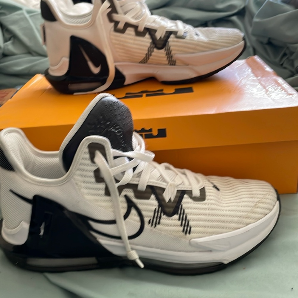Lebron witness V1 TB size 11.5 white with black accents